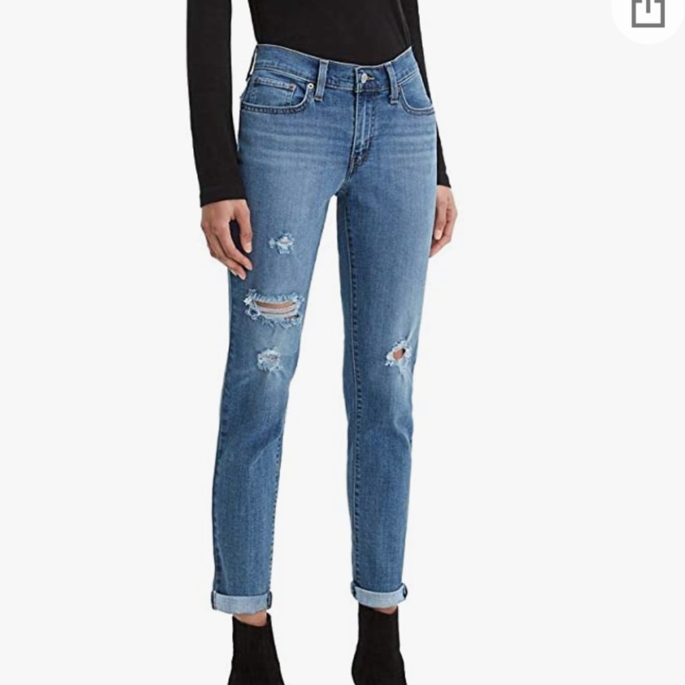 Levi’s Mid Rise Boyfriend Jeans - Size 8